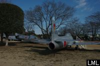 ロッキードT-33ジェット練習機とノースアメリカンF-86Fセイバー戦闘機