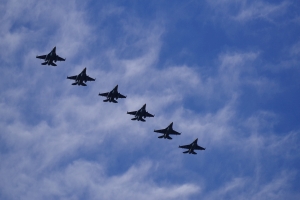 航過飛行 F-2 6機編隊