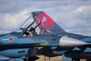 地上展示 F-2 2機