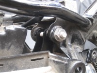 DT125Rリアクッション上取付部