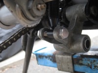 DT125Rリアクッション下取付部