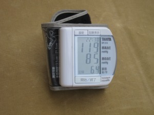血圧計 タニタ BP-210